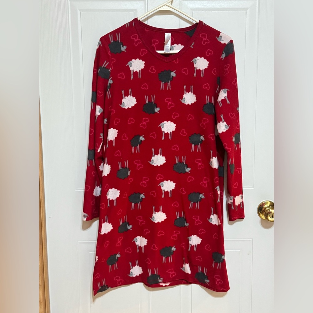 Simply Basic Sz S/M Red Fleece Night Shirt VGUC😊😊
